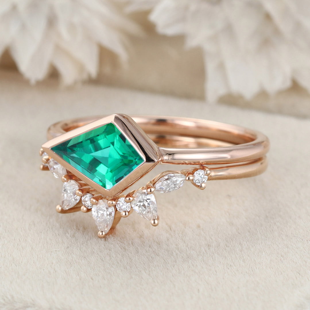 Bezel Set Kite Cut Lab-Grown Emerald Engagement Ring Set East West Bezel Engagement Ring Rose Gold Diamond Wedding Art Deco Ring Gift