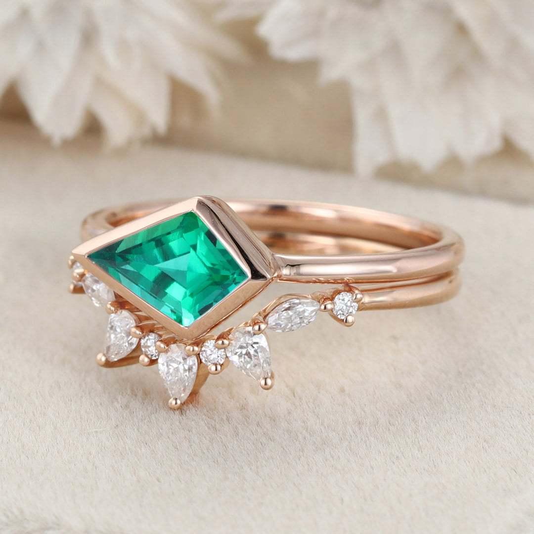 Bezel Set Kite Cut Lab-Grown Emerald Engagement Ring Set East West Bezel Engagement Ring Rose Gold Diamond Wedding Art Deco Ring Gift