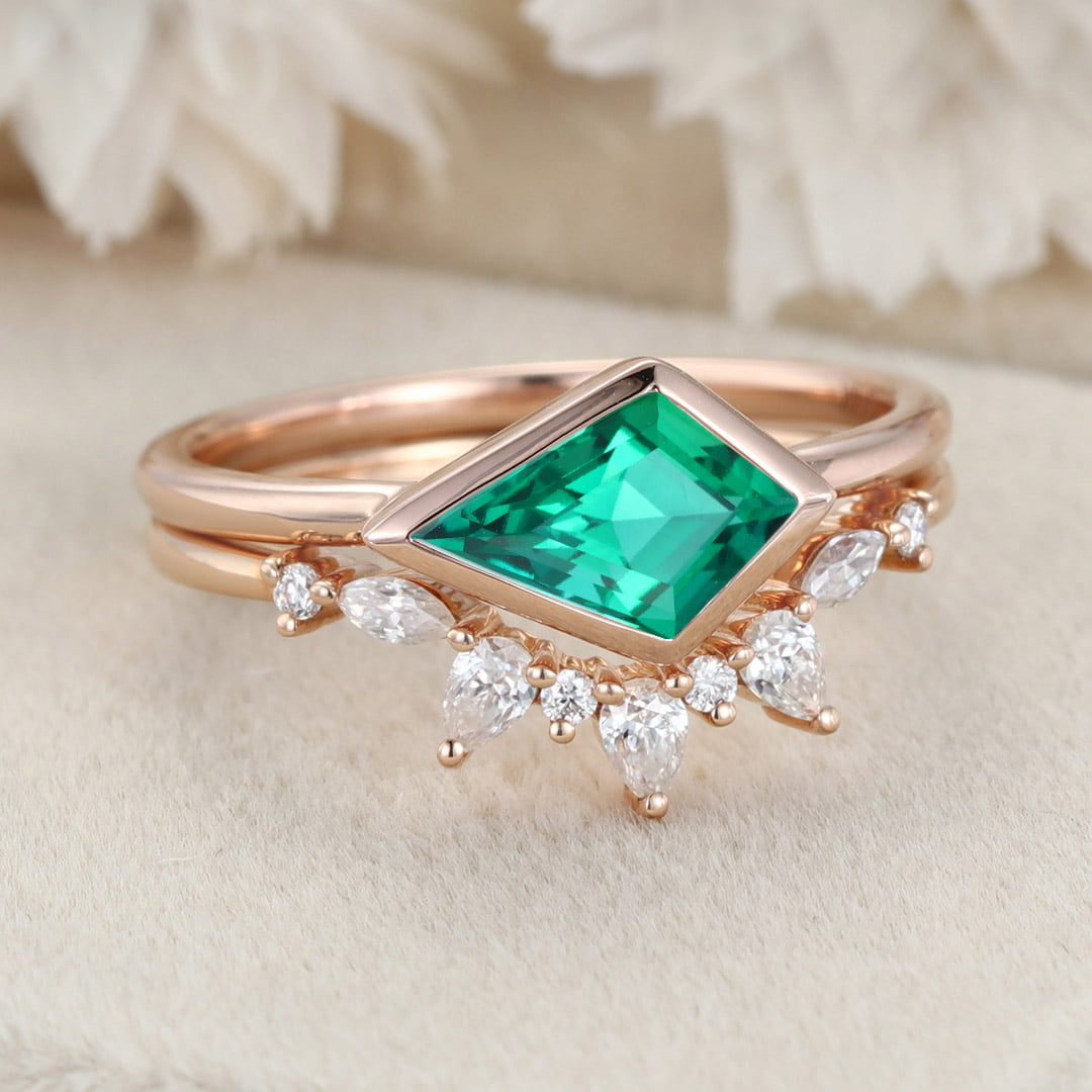 Bezel Set Kite Cut Lab-Grown Emerald Engagement Ring Set East West Bezel Engagement Ring Rose Gold Diamond Wedding Art Deco Ring Gift