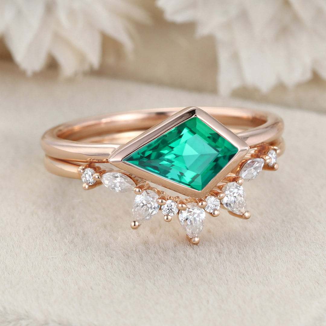 Bezel Set Kite Cut Lab-Grown Emerald Engagement Ring Set East West Bezel Engagement Ring Rose Gold Diamond Wedding Art Deco Ring Gift