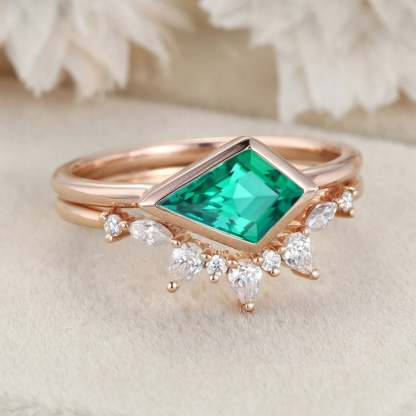 Bezel Set Kite Cut Lab-Grown Emerald Engagement Ring Set East West Bezel Engagement Ring Rose Gold Diamond Wedding Art Deco Ring Gift