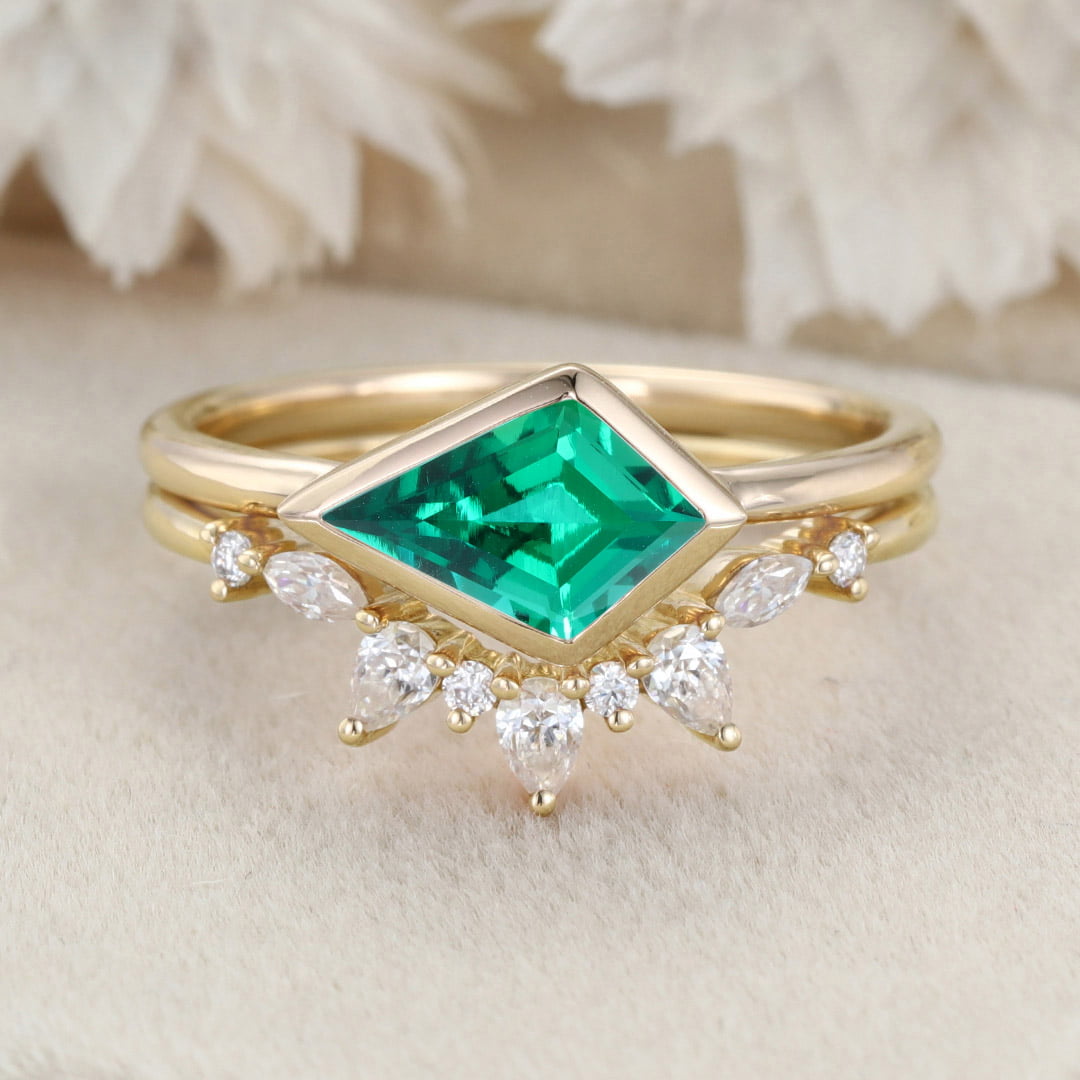 Bezel Set Kite Cut Lab-Grown Emerald Engagement Ring Set East West Bezel Engagement Ring Rose Gold Diamond Wedding Art Deco Ring Gift