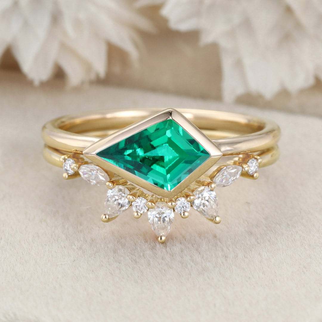 Bezel Set Kite Cut Lab-Grown Emerald Engagement Ring Set East West Bezel Engagement Ring Rose Gold Diamond Wedding Art Deco Ring Gift