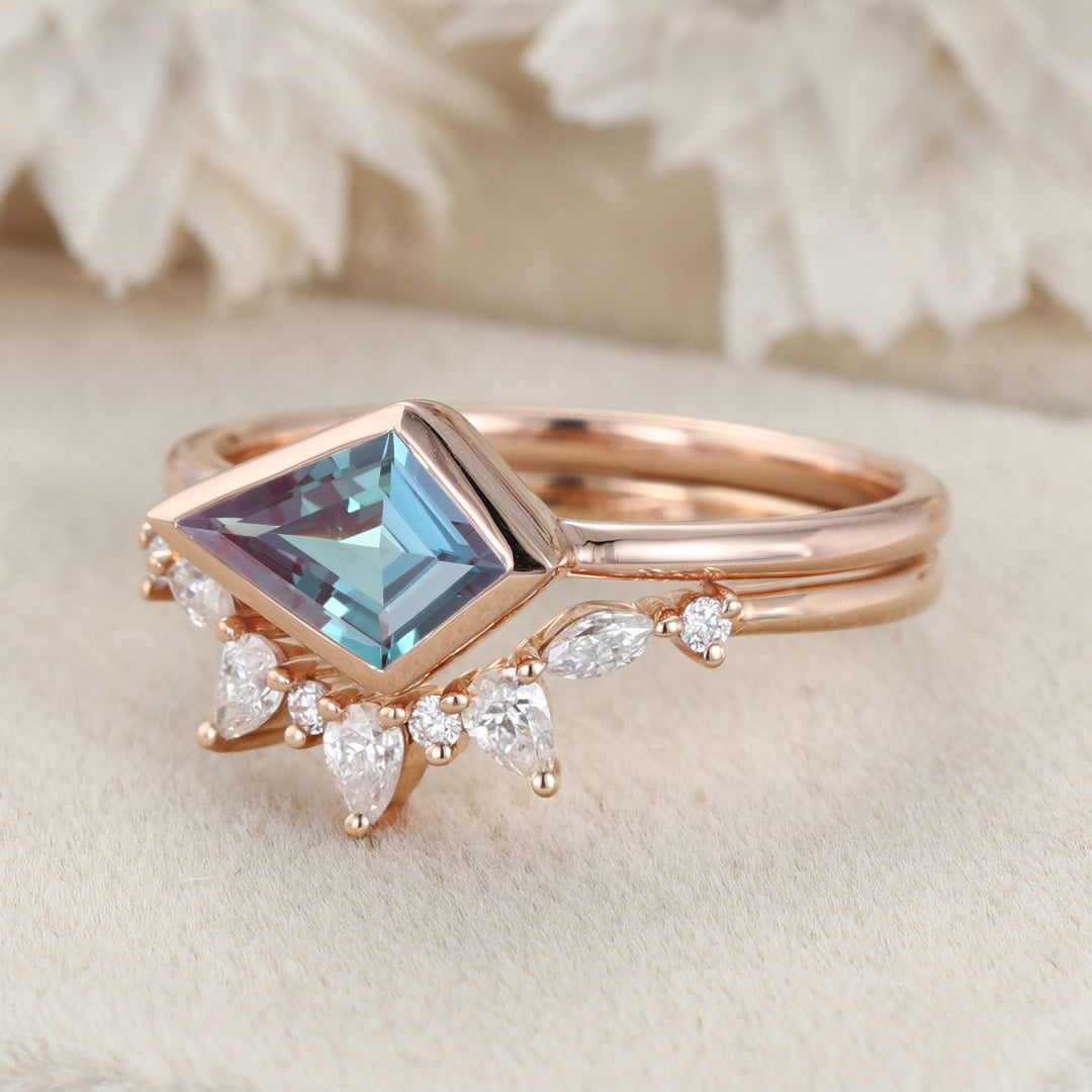 East West Bezel Engagement Ring Kite Cut Bezel Alexandrite Ring Set 14K Rose Gold Diamond Wedding Ring