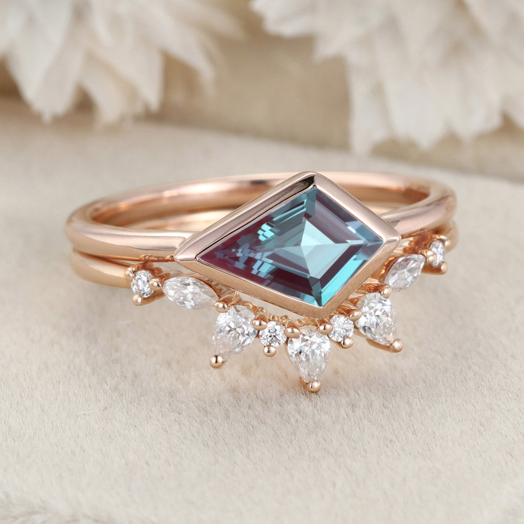 East West Bezel Engagement Ring Kite Cut Bezel Alexandrite Ring Set 14K Rose Gold Diamond Wedding Ring