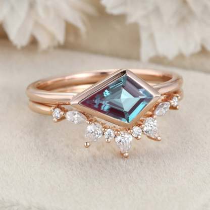 East West Bezel Engagement Ring Kite Cut Bezel Alexandrite Ring Set 14K Rose Gold Diamond Wedding Ring
