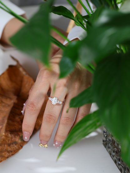 14K Rose Gold 7*9mm 2 Carat Oval Cut Moissanite Ring