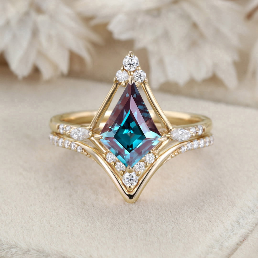 Kite Cut Lab Alexandrite Engagement Ring Set 14k Rose Gold Marquise Cut Diamond Ring For Women Unique Bridal Wedding Ring Set Gift