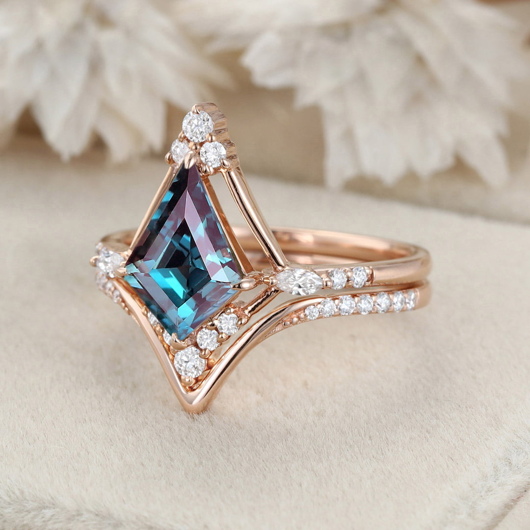 Kite Cut Lab Alexandrite Engagement Ring Set 14k Rose Gold Marquise Cut Diamond Ring For Women Unique Bridal Wedding Ring Set Gift
