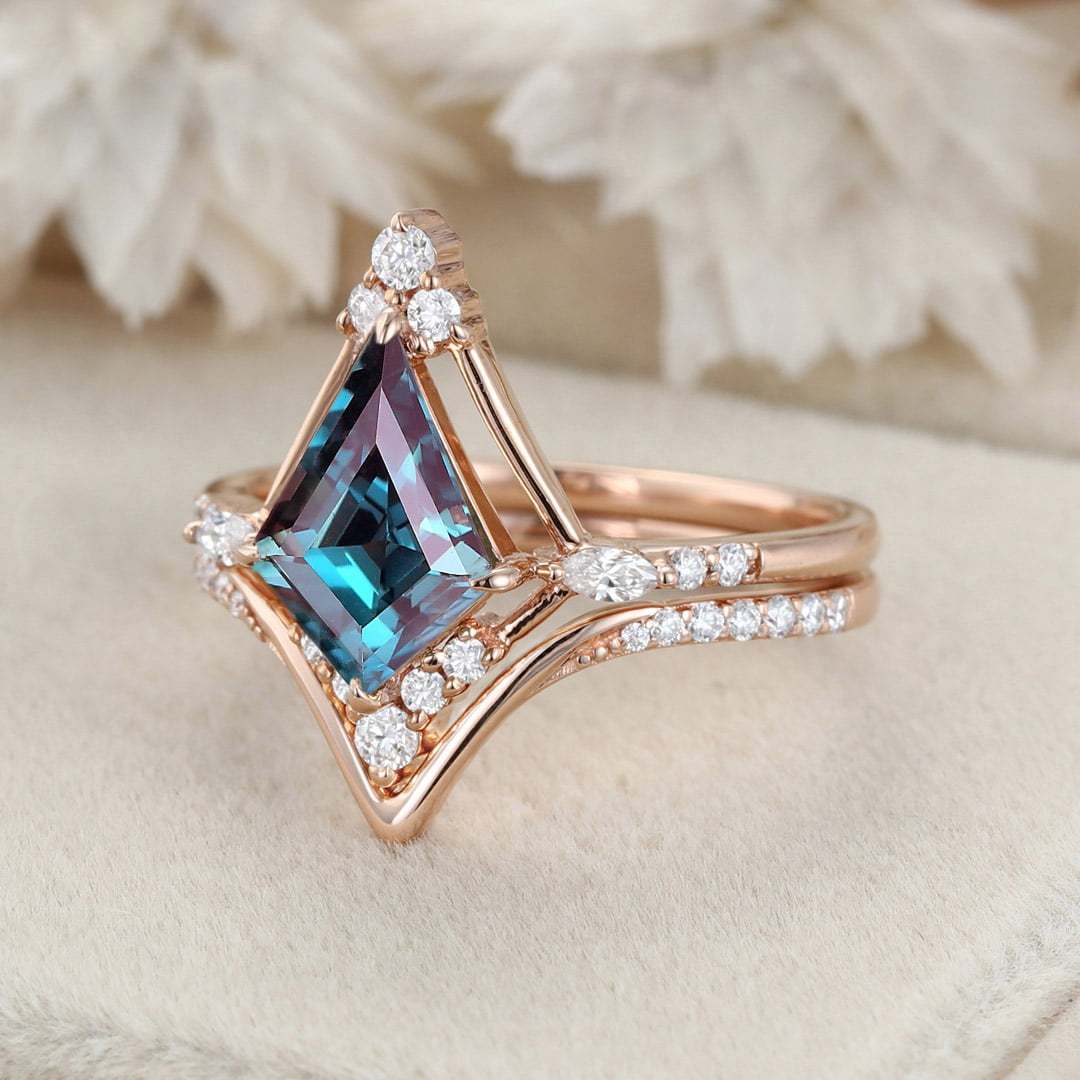 Kite Cut Lab Alexandrite Engagement Ring Set 14k Rose Gold Marquise Cut Diamond Ring For Women Unique Bridal Wedding Ring Set Gift