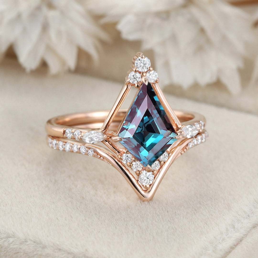 Kite Cut Lab Alexandrite Engagement Ring Set 14k Rose Gold Marquise Cut Diamond Ring For Women Unique Bridal Wedding Ring Set Gift