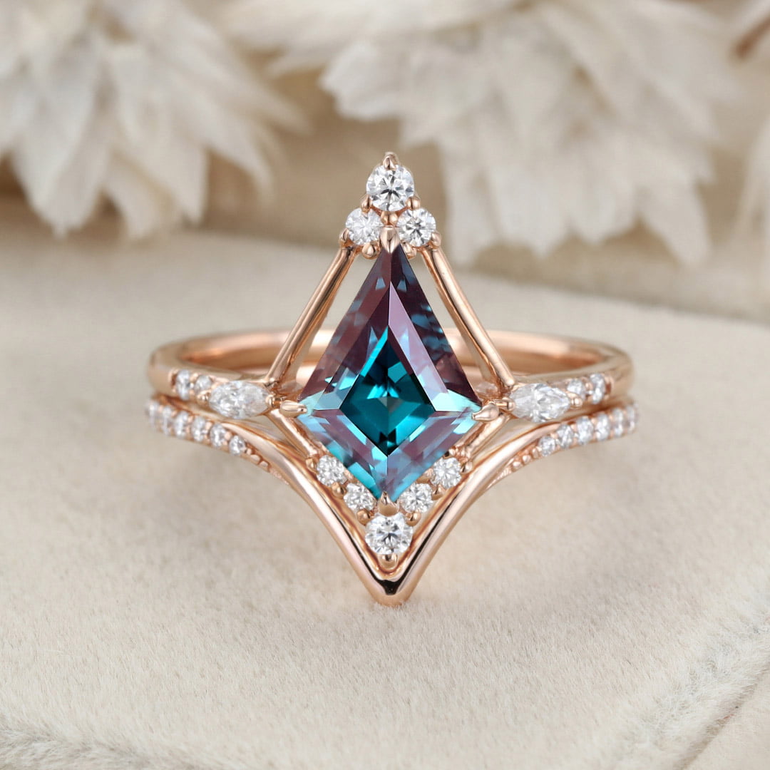 Kite Cut Lab Alexandrite Engagement Ring Set 14k Rose Gold Marquise Cut Diamond Ring For Women Unique Bridal Wedding Ring Set Gift