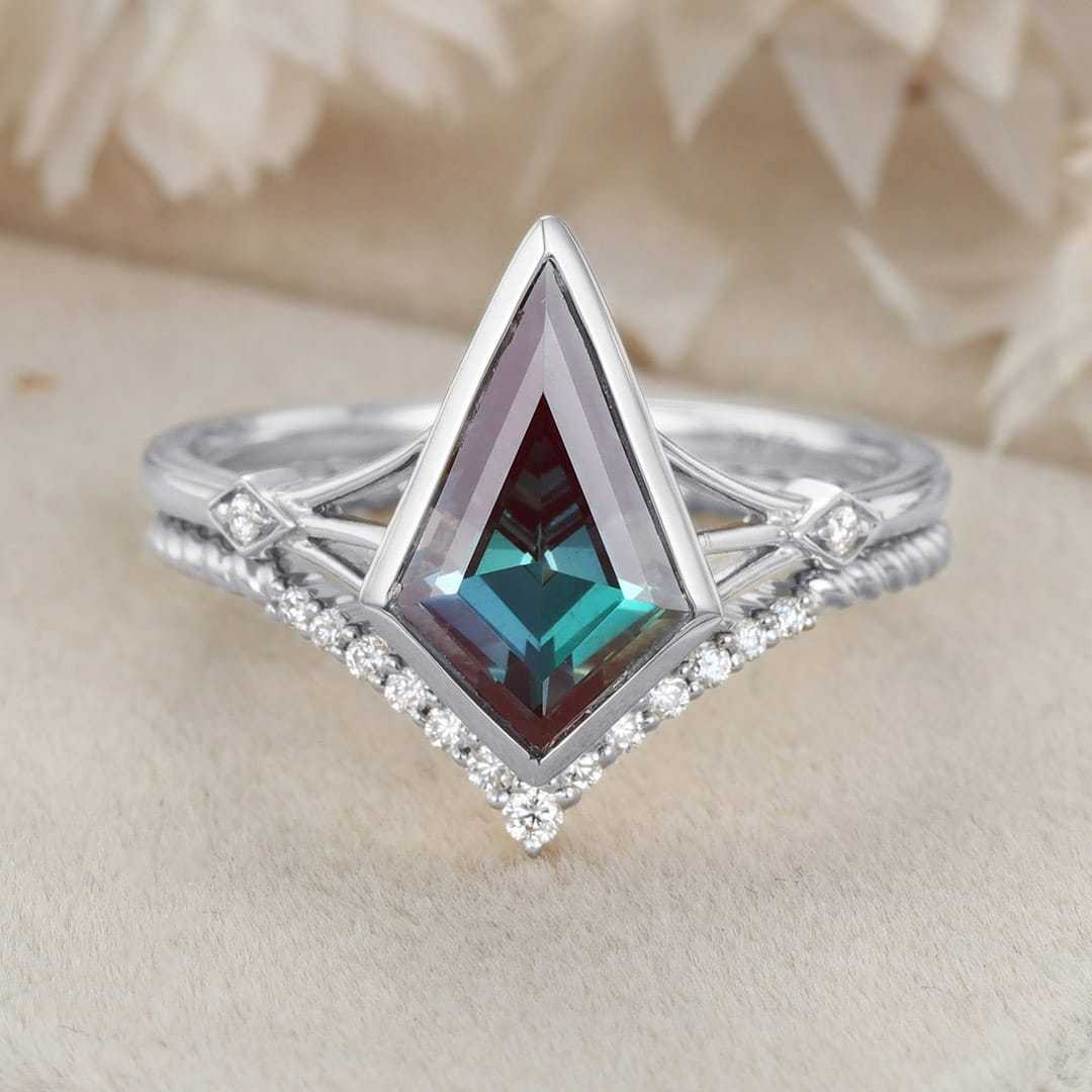 Kite cut Lab Alexandrite engagement Ring Set Vintage 14K Solid Gold Ring Unique Diamond Ring Curved Wedding Band Anniversary Gift