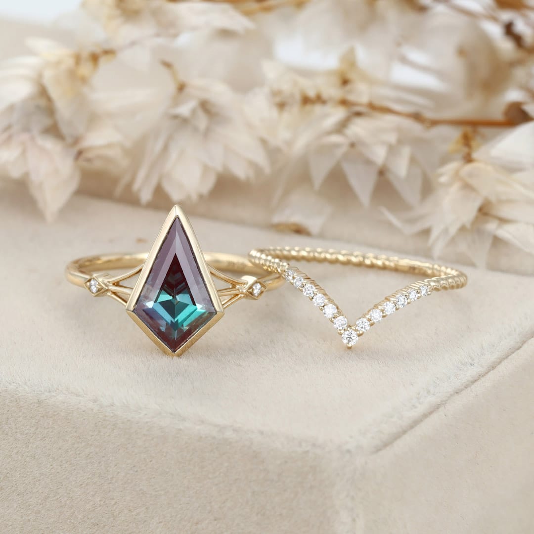 Kite cut Lab Alexandrite engagement Ring Set Vintage 14K Solid Gold Ring Unique Diamond Ring Curved Wedding Band Anniversary Gift