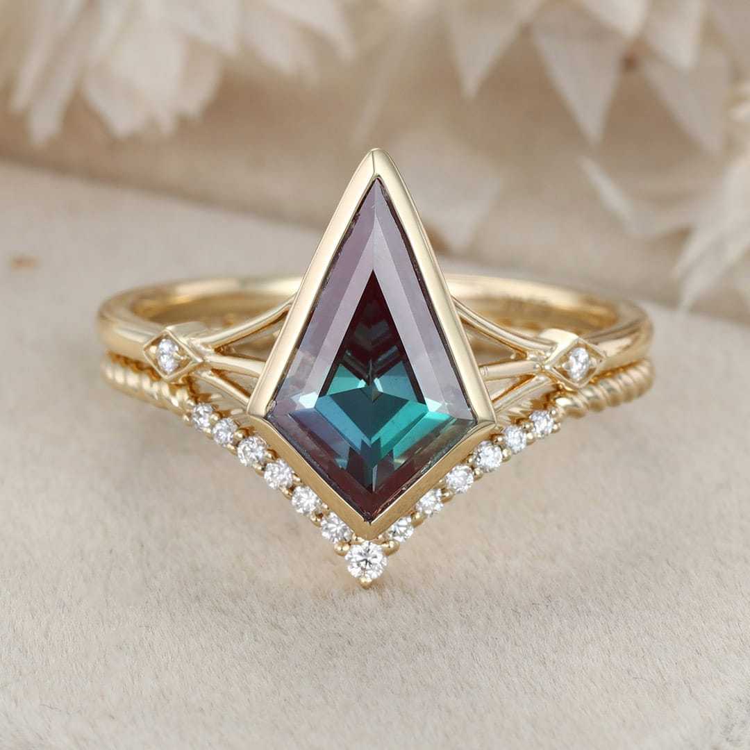 Kite cut Lab Alexandrite engagement Ring Set Vintage 14K Solid Gold Ring Unique Diamond Ring Curved Wedding Band Anniversary Gift