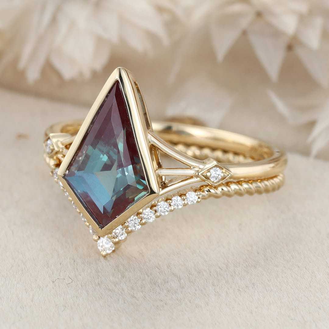 Kite cut Lab Alexandrite engagement Ring Set Vintage 14K Solid Gold Ring Unique Diamond Ring Curved Wedding Band Anniversary Gift