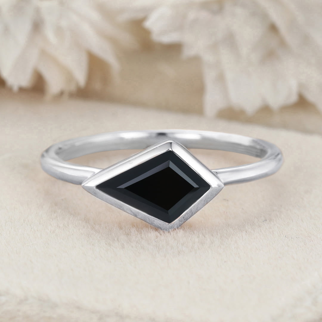Rose Gold Black Onyx Engagement Ring Art Deco Minimalist Bezel Ring Kite Cut Gemstone East West Ring Simple Wedding Ring