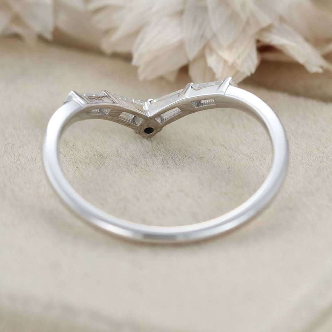 Unique Bridal Stacking Ring Curved Wedding Band Women Vintage Baguette 14K Solid Gold Moissanite Wedding Band Promise Anniversary Gift Ring
