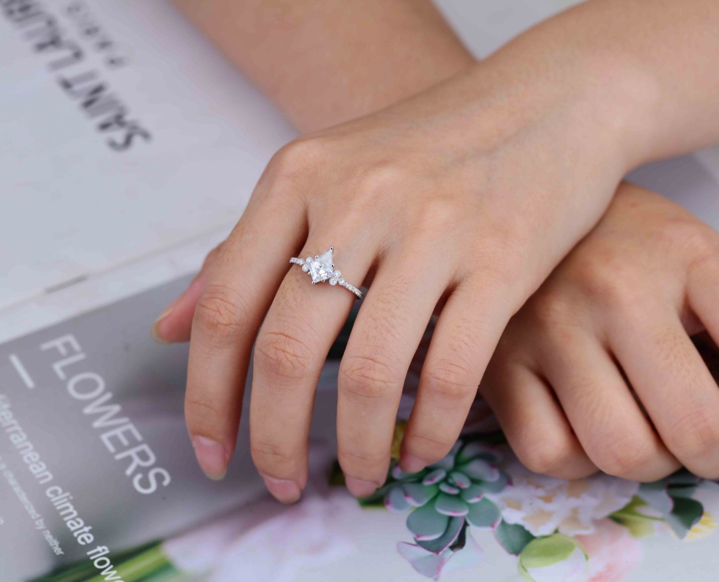 Unique Kite Cut Moissanite Engagement Ring Round Cluster Diamond Wedding Ring14K Solid Gold