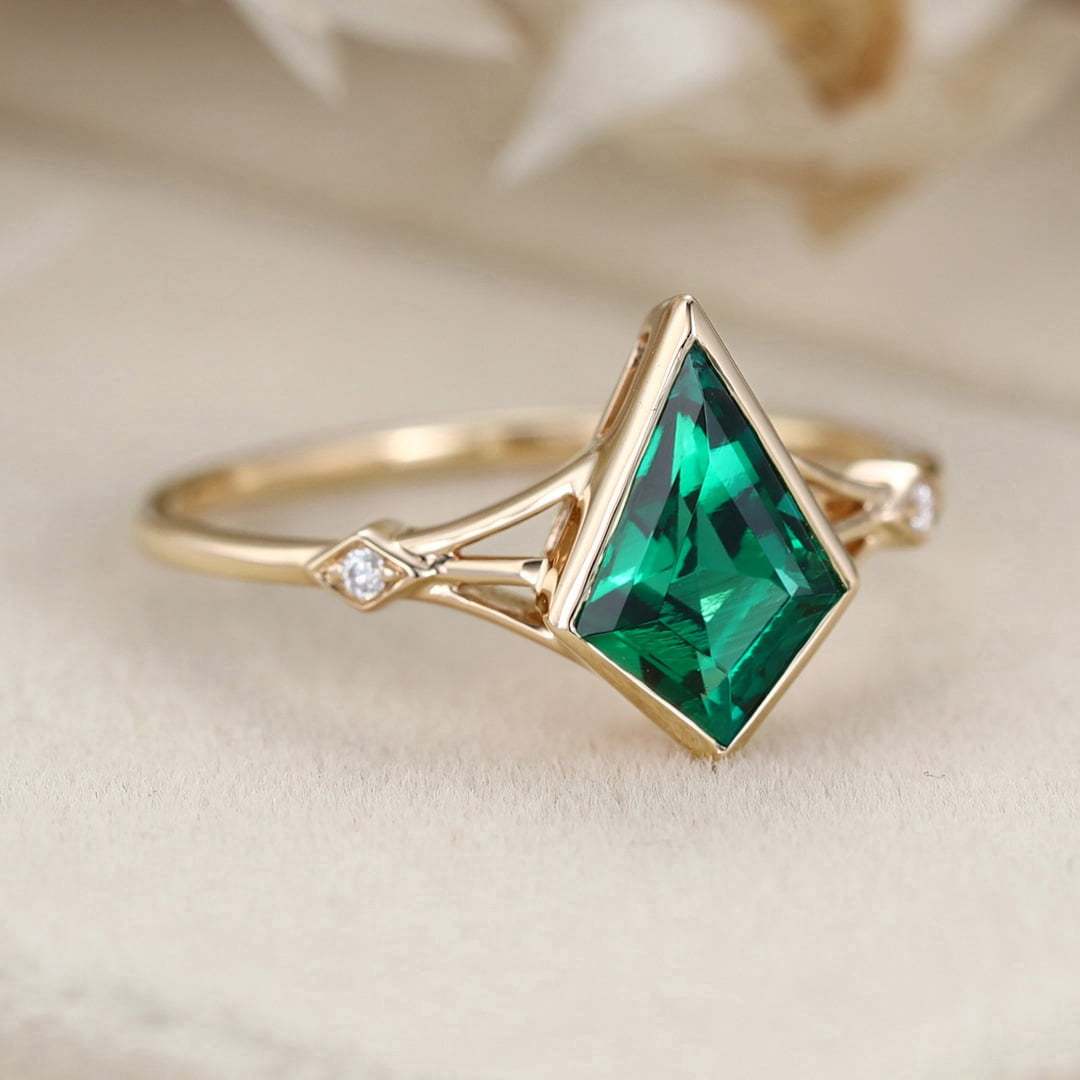 Unique kite cut Lab Emerald engagement ring art deco diamond wedding band 14k Yellow gold moissanite engagement ring anniversary gift ring