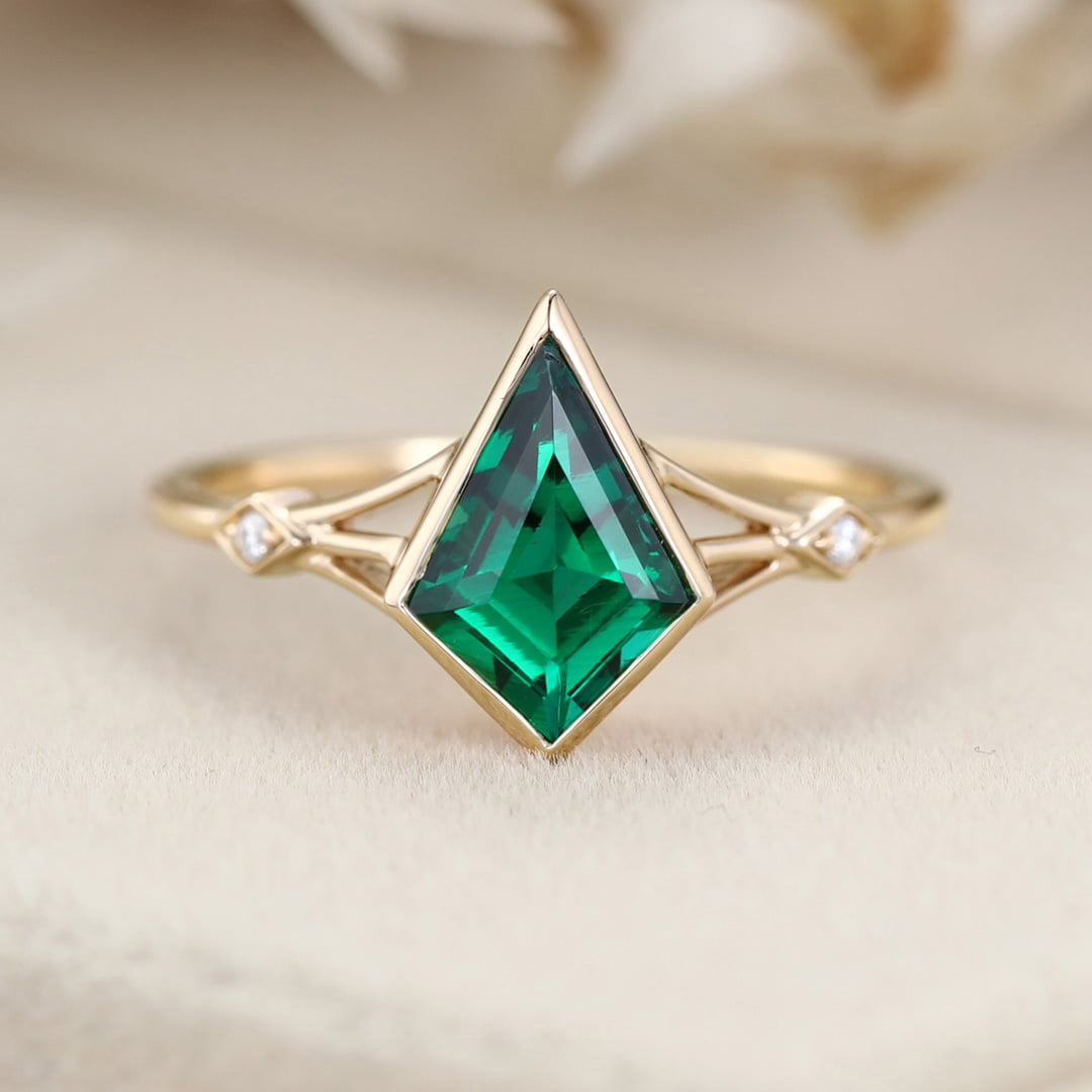 Unique kite cut Lab Emerald engagement ring art deco diamond wedding band 14k Yellow gold moissanite engagement ring anniversary gift ring