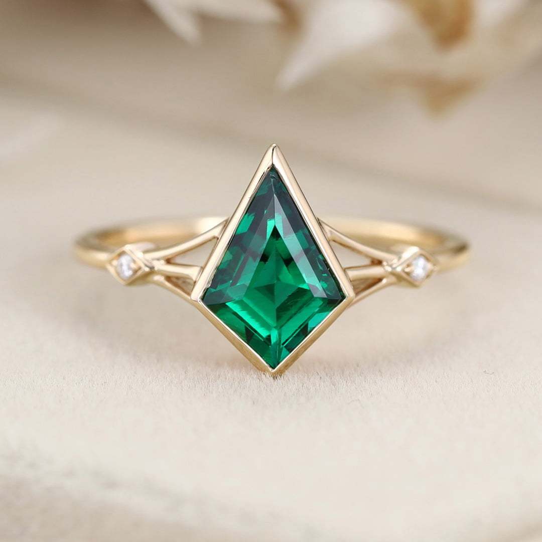 Unique kite cut Lab Emerald engagement ring art deco diamond wedding band 14k Yellow gold moissanite engagement ring anniversary gift ring