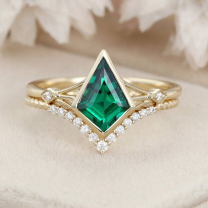 Unique kite cut Lab Emerald engagement ring set for women vintage bridal wedding ring 14k Yellow gold engagement moissanite ring set gift