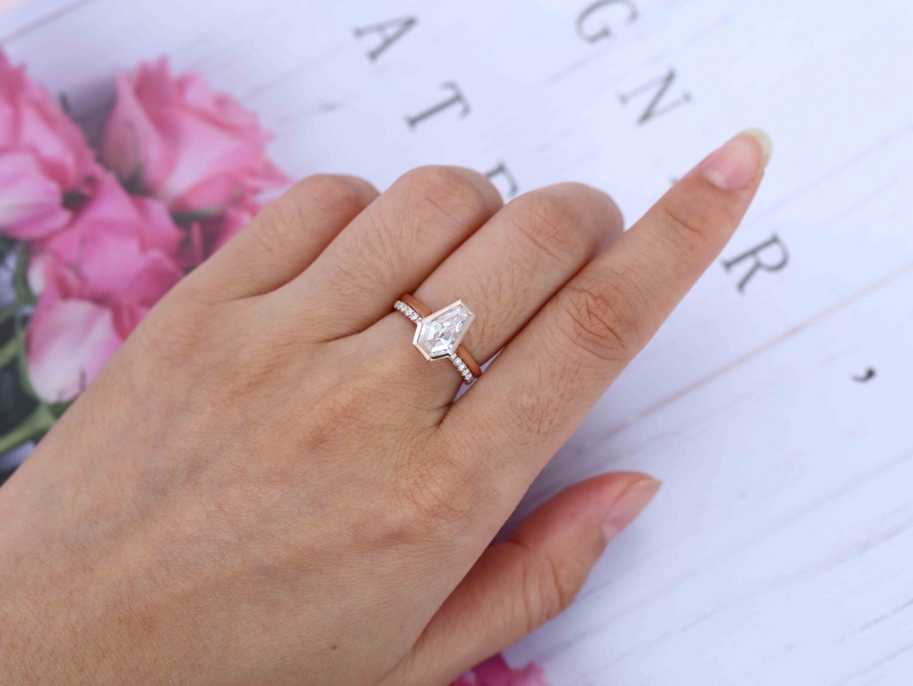 Vintage Moissanite Bridal Set Hidden Halo Coffin Cut 1.8CT Moissanite Ring Multi-Stone Matching Rings Diamond Wedding Ring Rose Gold Ring