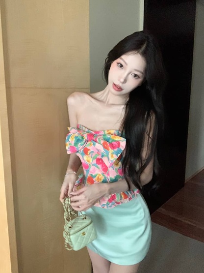 Tulip Print Bow Backless Top