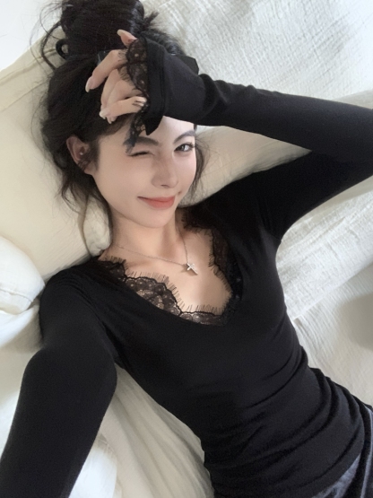 Lace Trim V-Neck Top