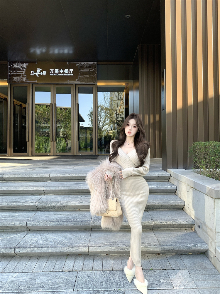 Cross V-Neck Knit Dress