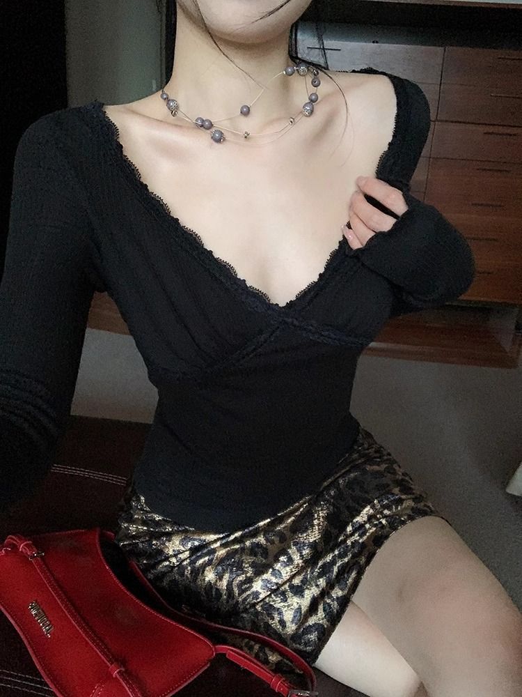 Lace Trim V-Neck Knit Top