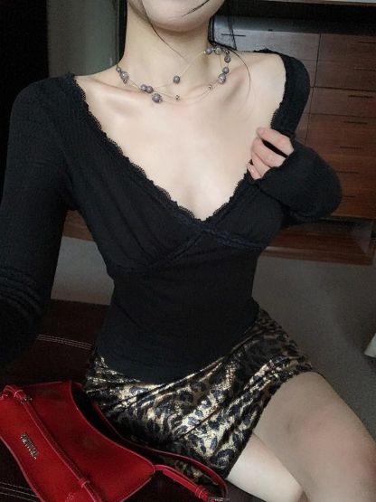 Lace Trim V-Neck Knit Top