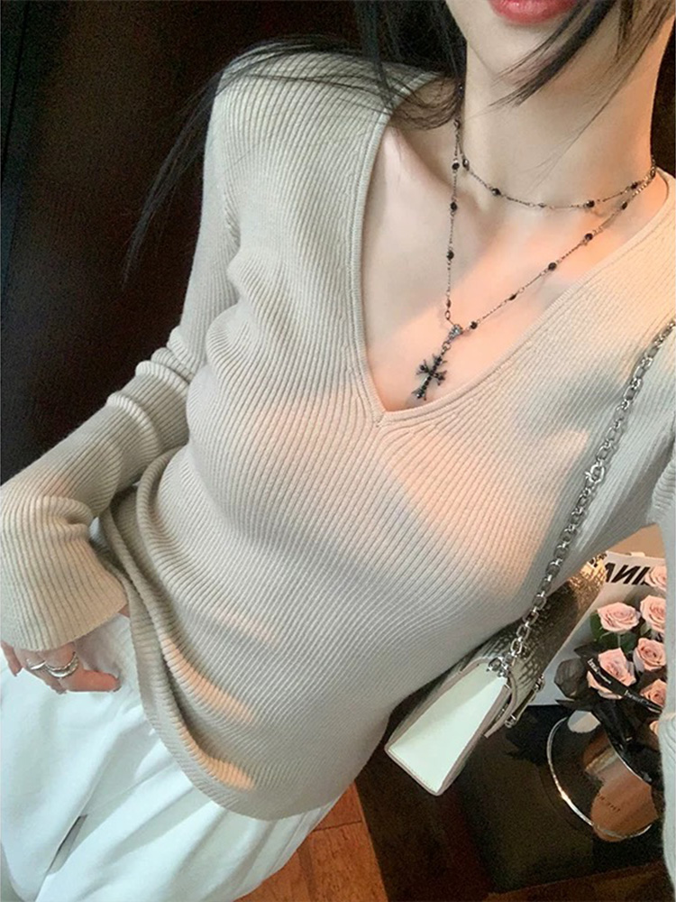Slim-Fit Long Sleeve Knit Top