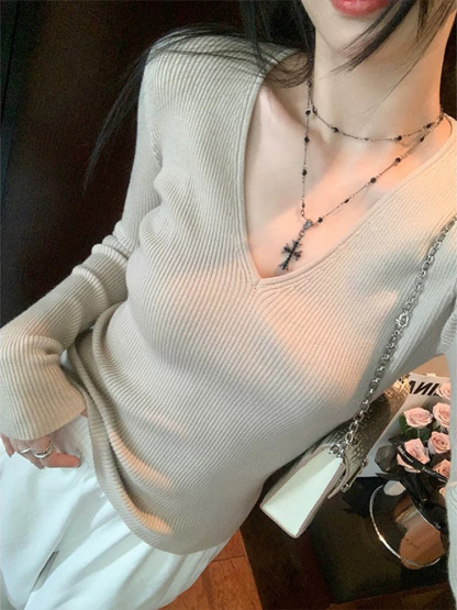 Slim-Fit Long Sleeve Knit Top