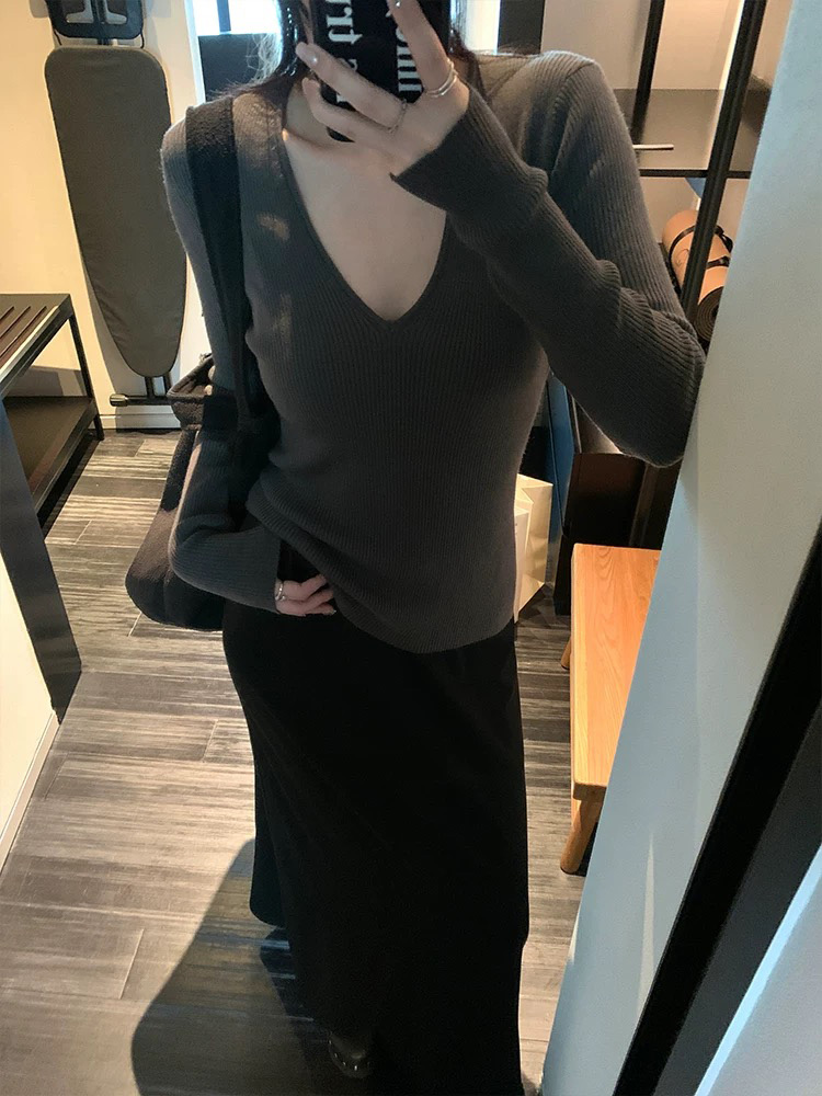 Slim-Fit Long Sleeve Knit Top