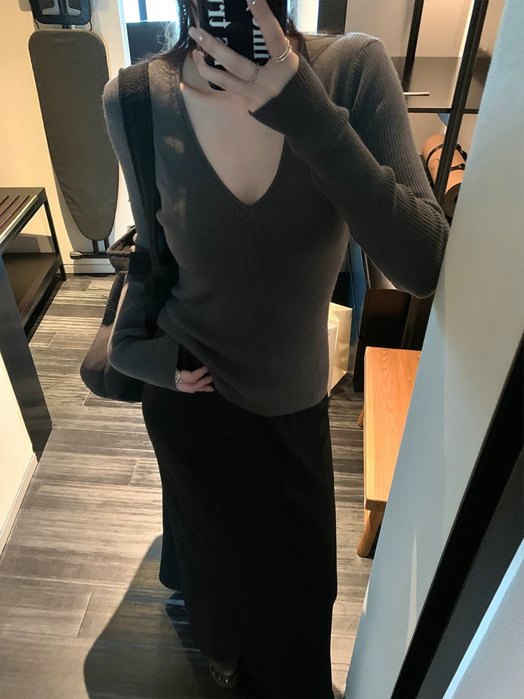 Slim-Fit Long Sleeve Knit Top