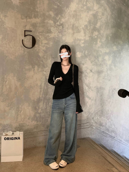 Slim-Fit Long Sleeve Knit Top