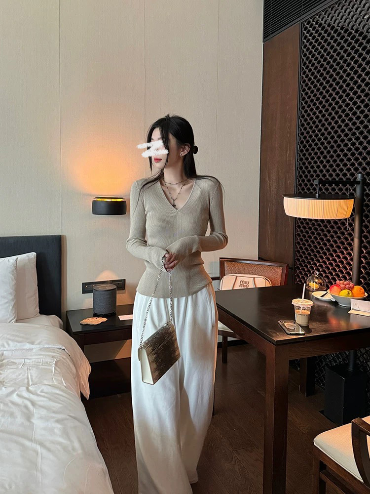 Slim-Fit Long Sleeve Knit Top