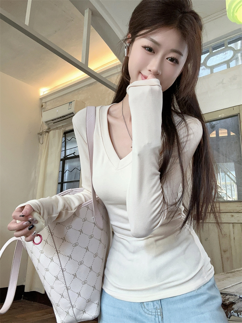 Slim-Fit V-Neck T-Shirt 