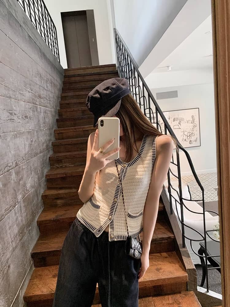 French Contrast Sleeveless Cardigan