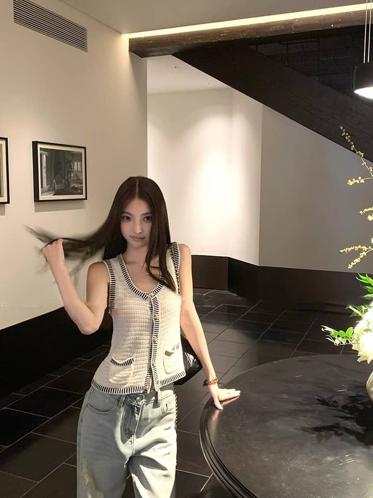 French Contrast Sleeveless Cardigan