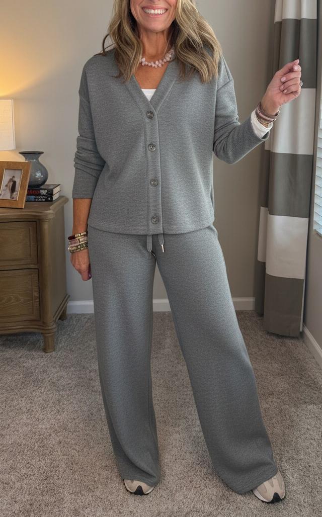 NEW🔥 2025 Hot Sale Women's Casual Two-Piece Long-Sleeve V-Neck Activewear Set