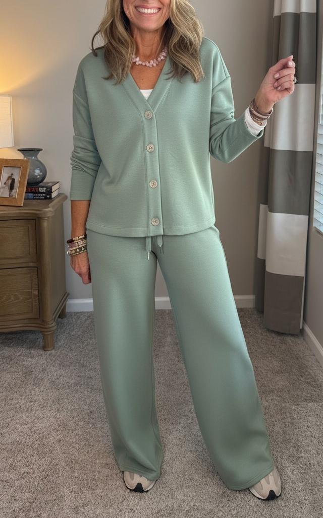 NEW🔥 2025 Hot Sale Women's Casual Two-Piece Long-Sleeve V-Neck Activewear Set