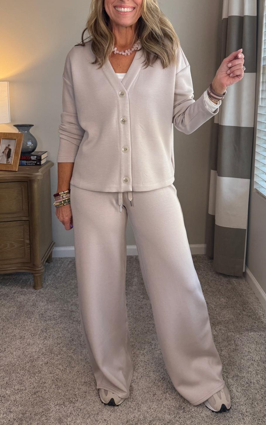 NEW🔥 2025 Hot Sale Women's Casual Two-Piece Long-Sleeve V-Neck Activewear Set