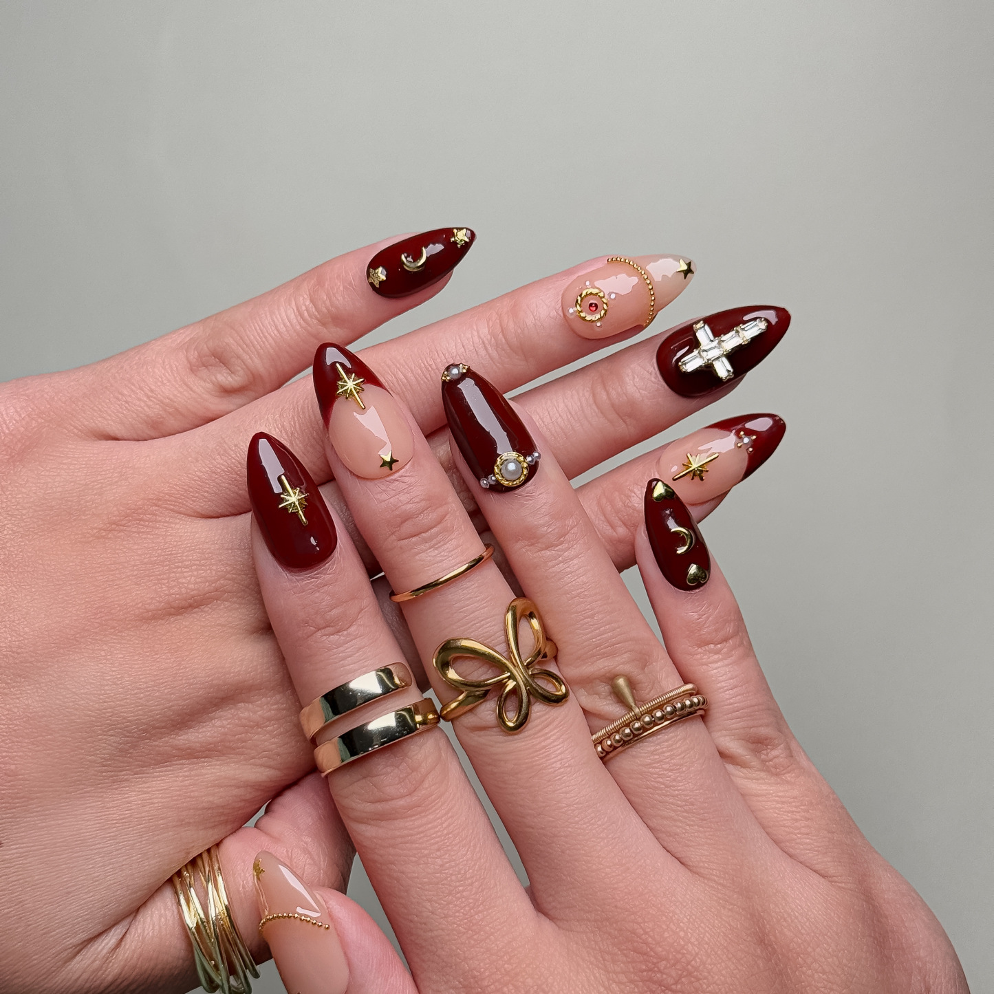 Handmade Press-On Nails – Nailfairy Maroon Nude Style with Star Cross Charms – Elegant Red Queen-Inspired Design – Reusable with Free Application Kit Included