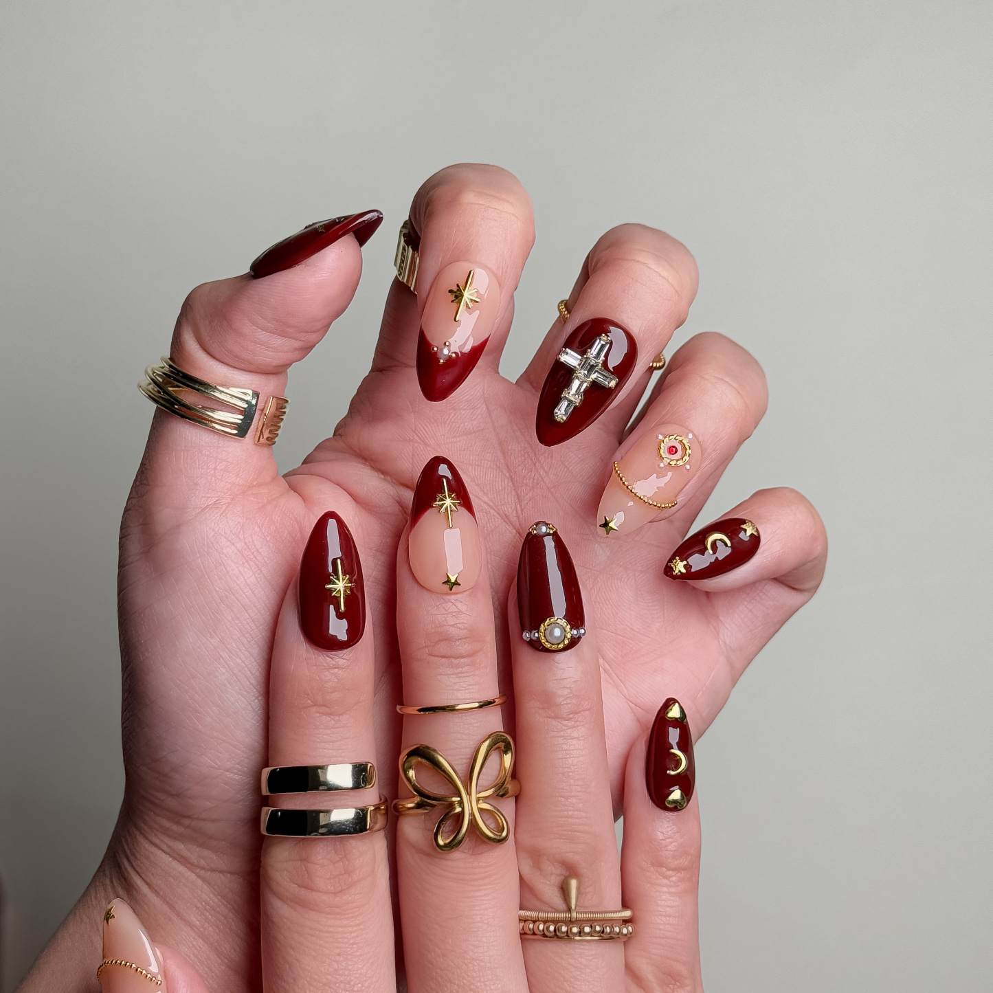 Handmade Press-On Nails – Nailfairy Maroon Nude Style with Star Cross Charms – Elegant Red Queen-Inspired Design – Reusable with Free Application Kit Included
