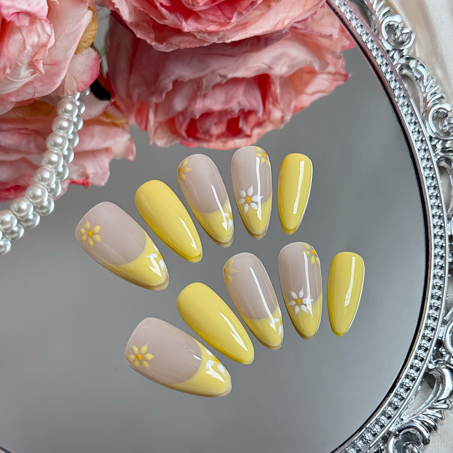 Nail Fairy Yellow Daisy French Press-On Nails – Short Almond Shape