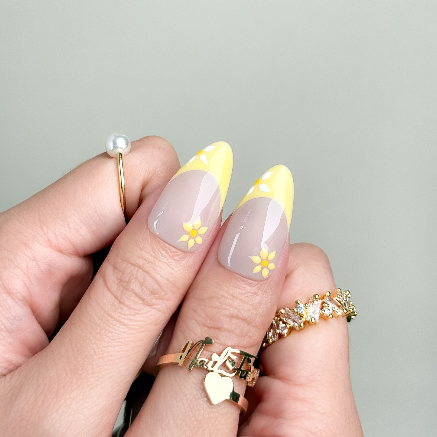 Nail Fairy Yellow Daisy French Press-On Nails – Short Almond Shape