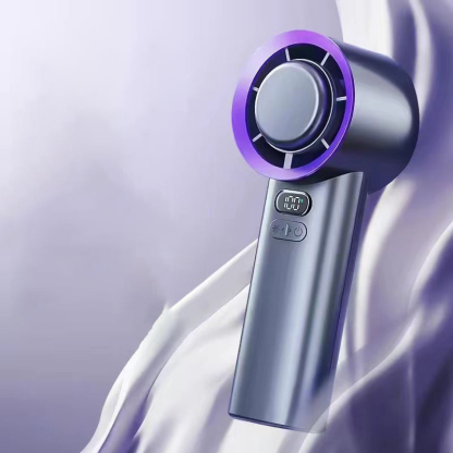 Ventilador portátil con compresa de hielo turbo.